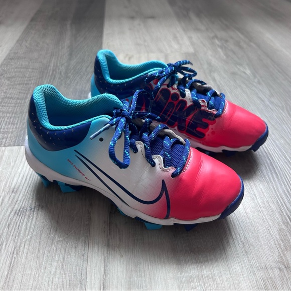 Nike Softball Cleats - Picture 2 of 5